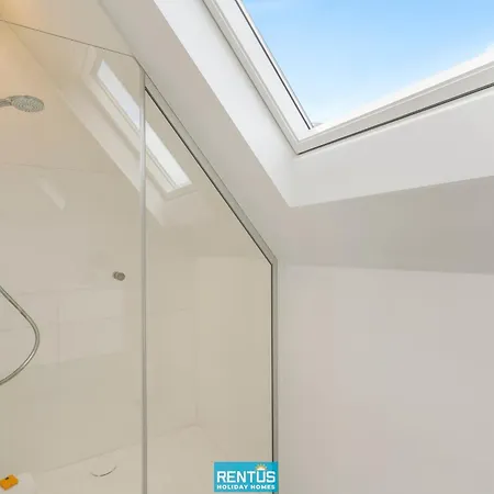 Villa Anno 2021 - Renovated Coastal 150m From The